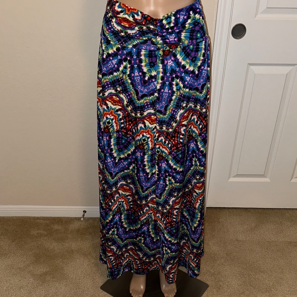 Signature Studio Vibrant Maxi Skirt Size Large.